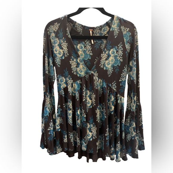 Free People “Speak Easy” Long sleeved bell sleeve tunic floral babydoll blouse✨ - Picture 3 of 9